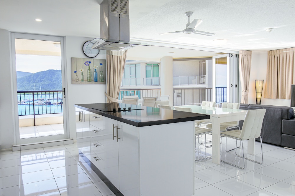 Cairns Aquarius