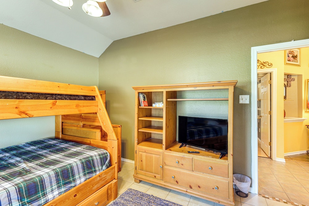 DFW Fun Awaits: Family Home in Crowley!
