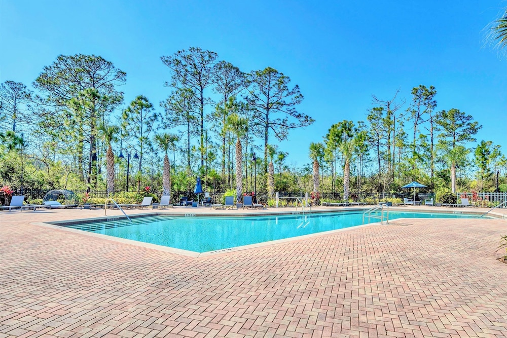 Beautiful Condo w Outdoor Pool Hot Tub and Sauna view 5
