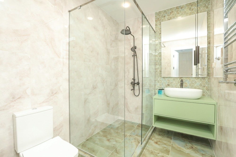 Stay inn on Amiryan 26/4