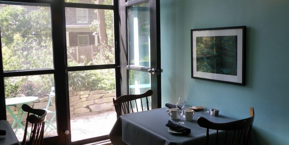 Frontenac Club Inn
