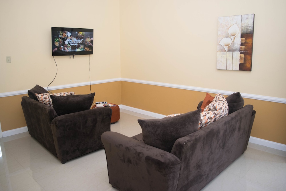Rochester Modern Chic Apartment