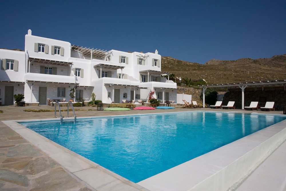Yakinthos Residence