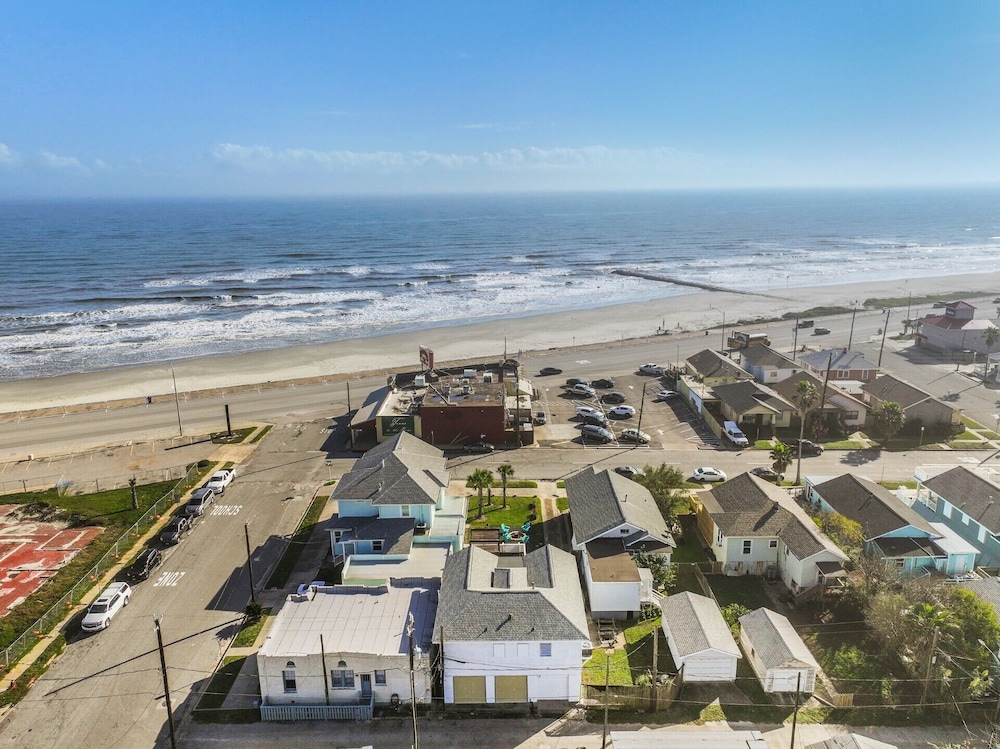 The Grand on Ave O by Ryson Vacation Rentals