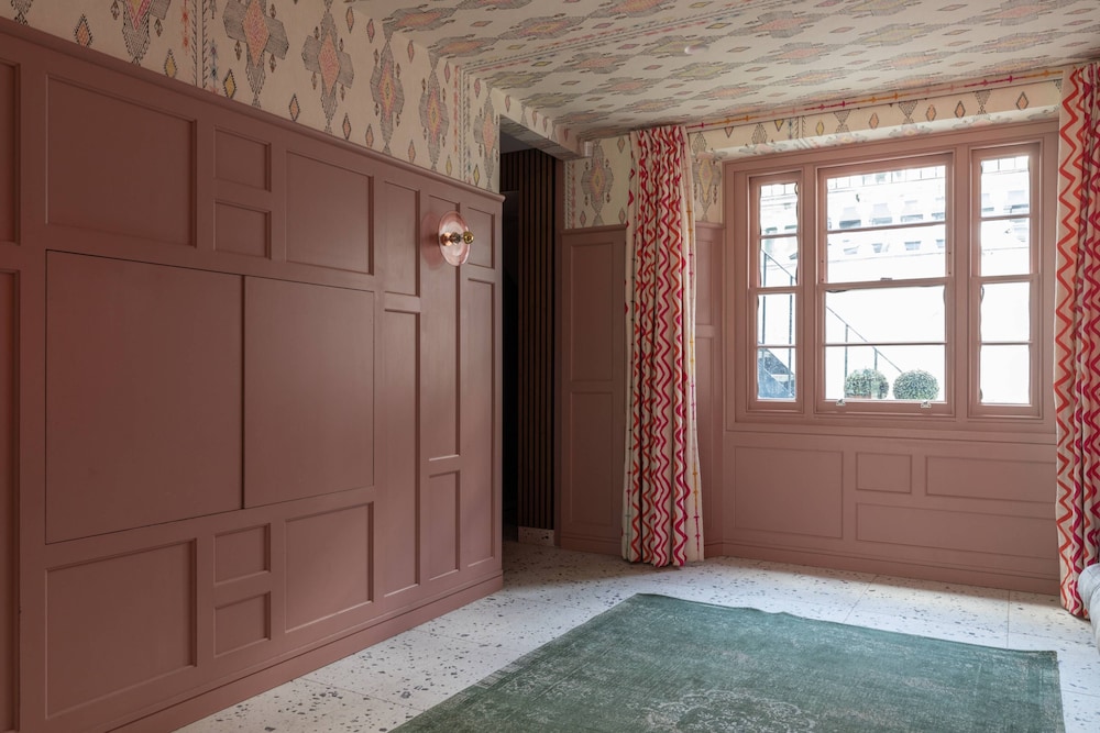 Westbourne Park Road XVI by Onefinestay
