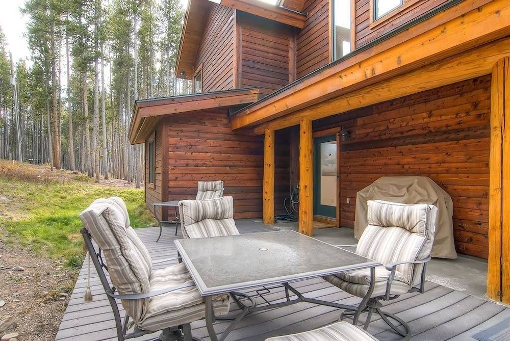 Timber Heights Lodge 3 Bedroom Home by RedAwning