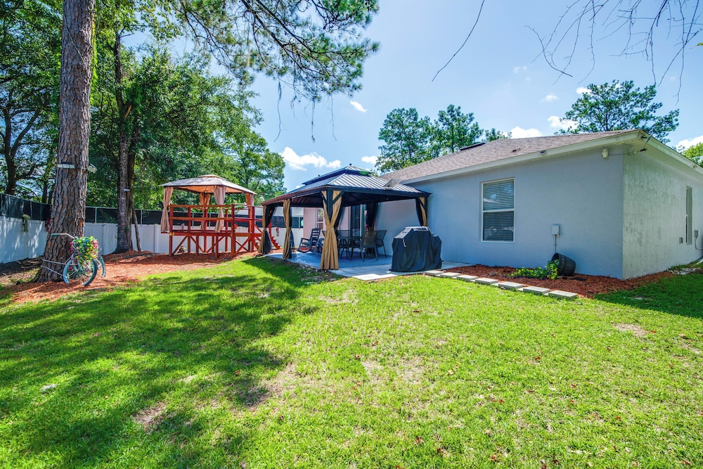 8 Mi to Silver Springs: Tranquil Home w/ Gazebo