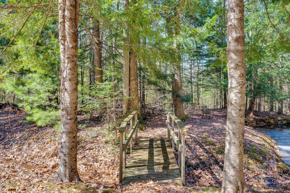 Haverhill Mtn Retreat: Hike, Ski, Relax in Hot Tub