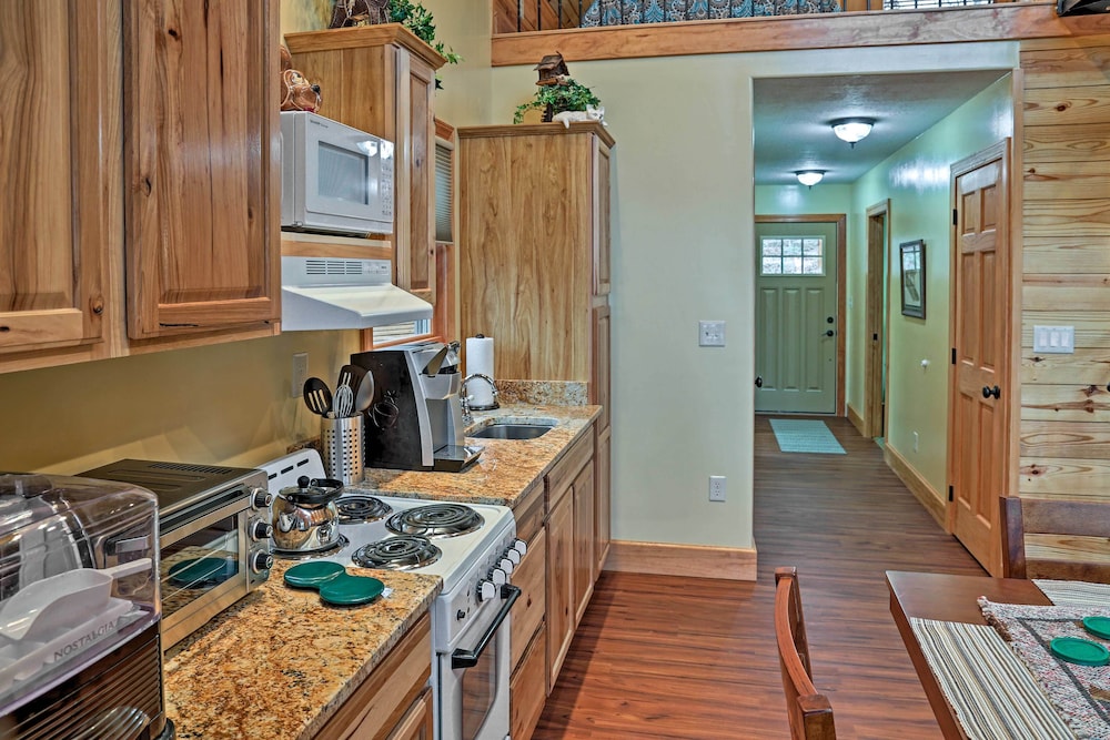 Cozy East Bernstadt Cabin w/ Porch Fishing Lake! - Property Image 18