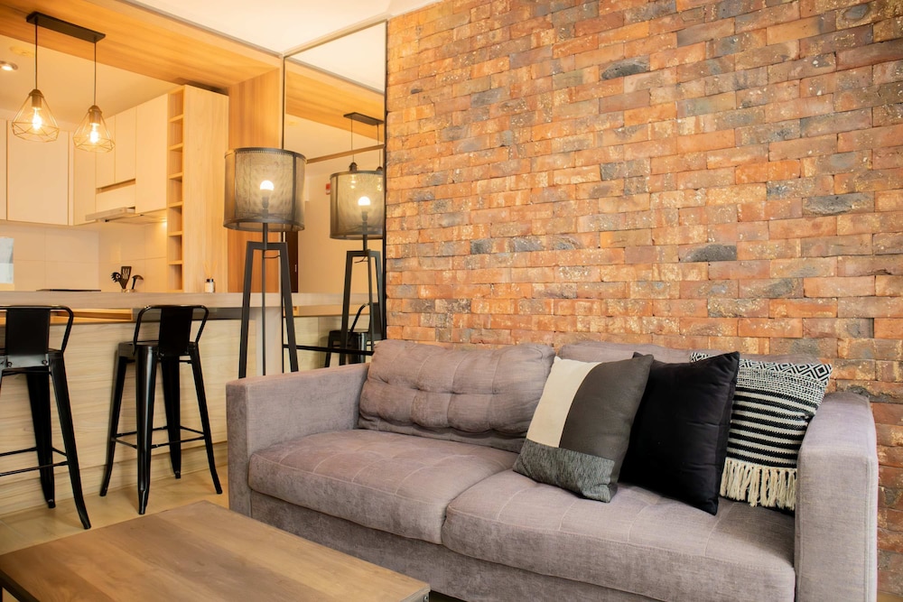 w Bright 1BR w Private Balcony in Barranco