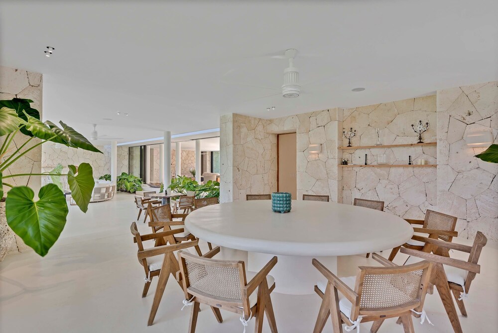 Magnificent 5BR Modern Tropical Villa With Pool