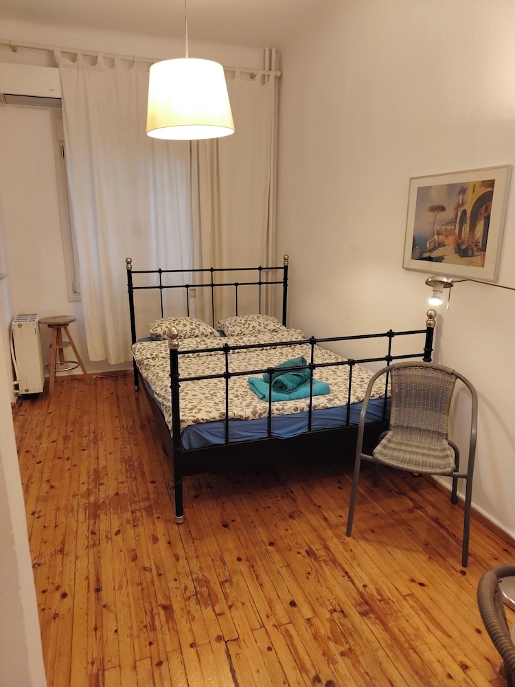 Large Studio/family Apartment