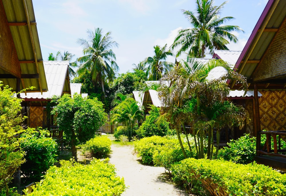The Beach Village - Hostel