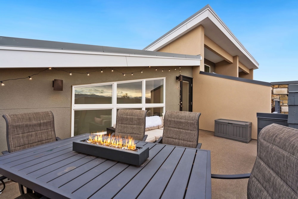 Mountain View Getaway - Groups Welcome!