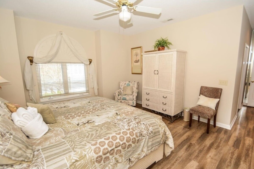 Canterbury Court 6 E 3 Bedroom Apts