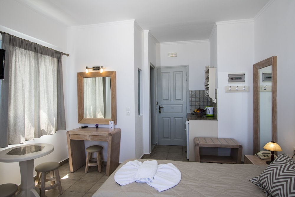 Erato Apartments