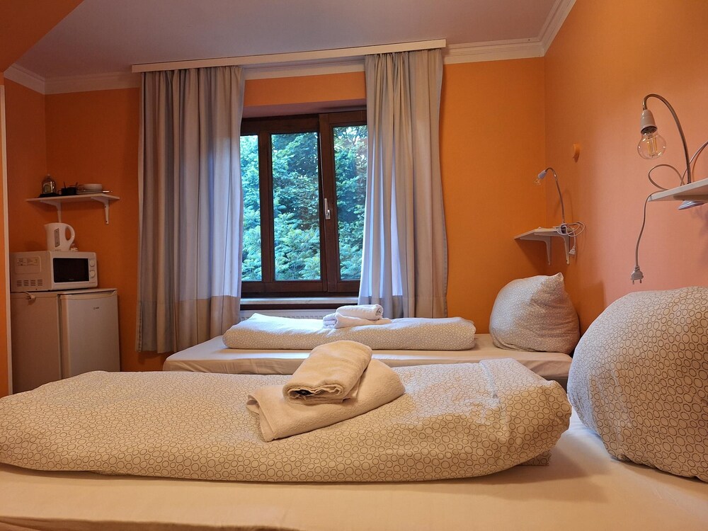 2-Rent Group Hostel Rooms AUB162