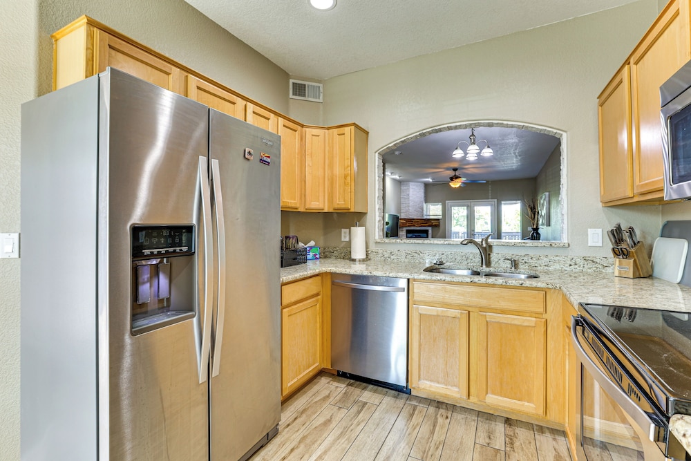 Golf Getaway 1 Mi to Old Town: Pueblo Verde Condo!