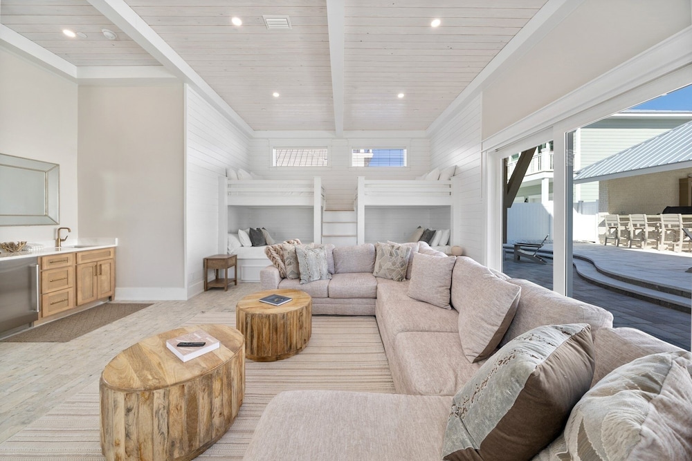 Pink Tequila Sunrise 7 Bedroom Home
