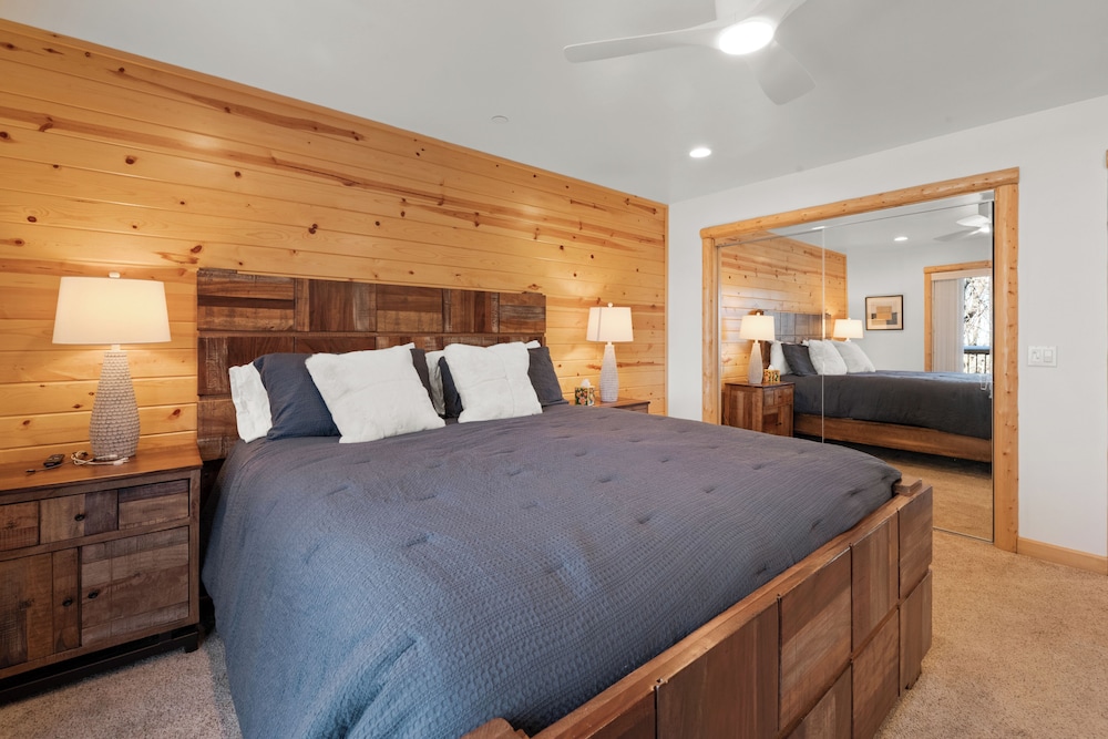 Acorn Cabin