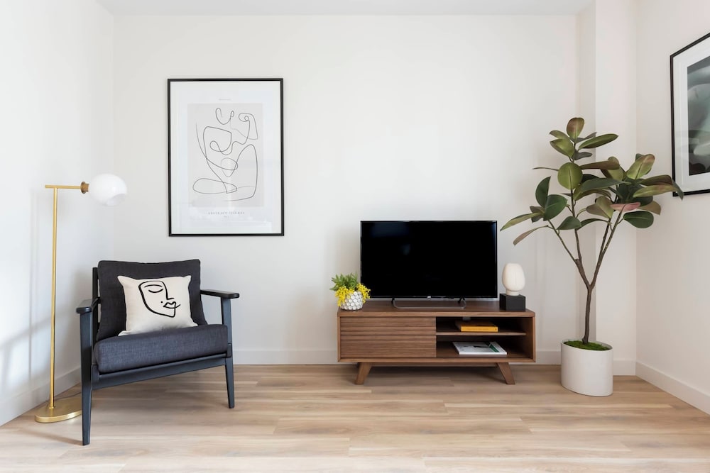 Croydon Central Apartments by Urban Rest