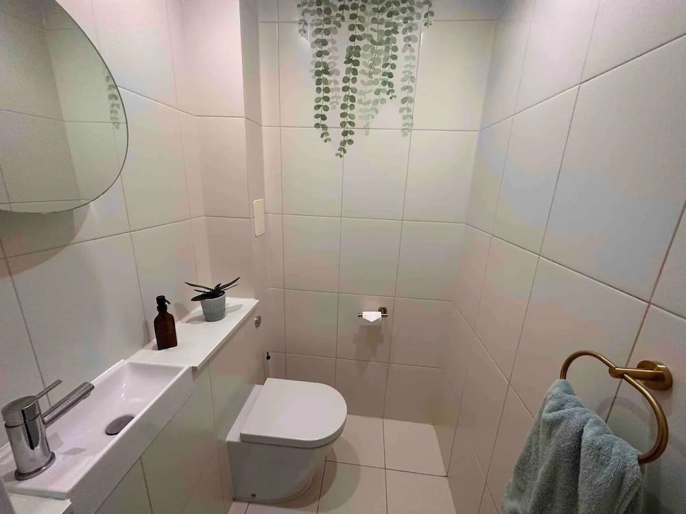 Stylish modern flat in SW London