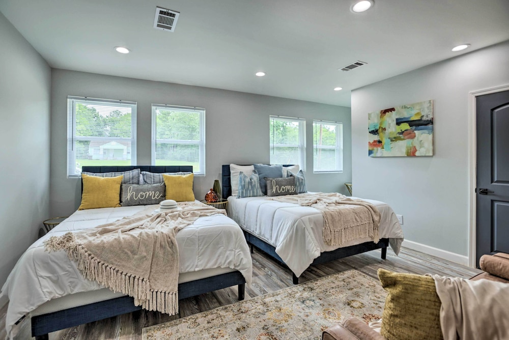 Modern, Colorful Home ~ 2 Mi to Tuskegee Uni view 3