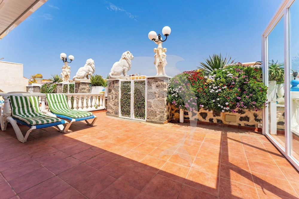 El Médano Apartment With Stunning Pool Views