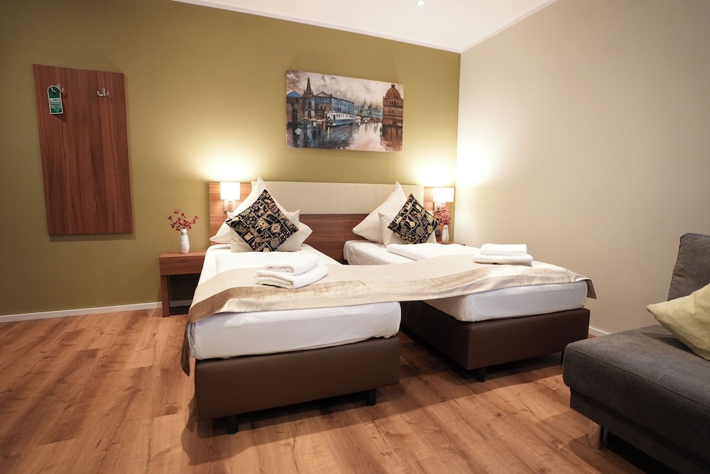 Frankfurt Vacations - Hotel Attache - Property Image 60