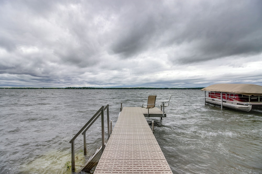 Lakefront Pelican Rapids Cabin w/ Boat Dock!