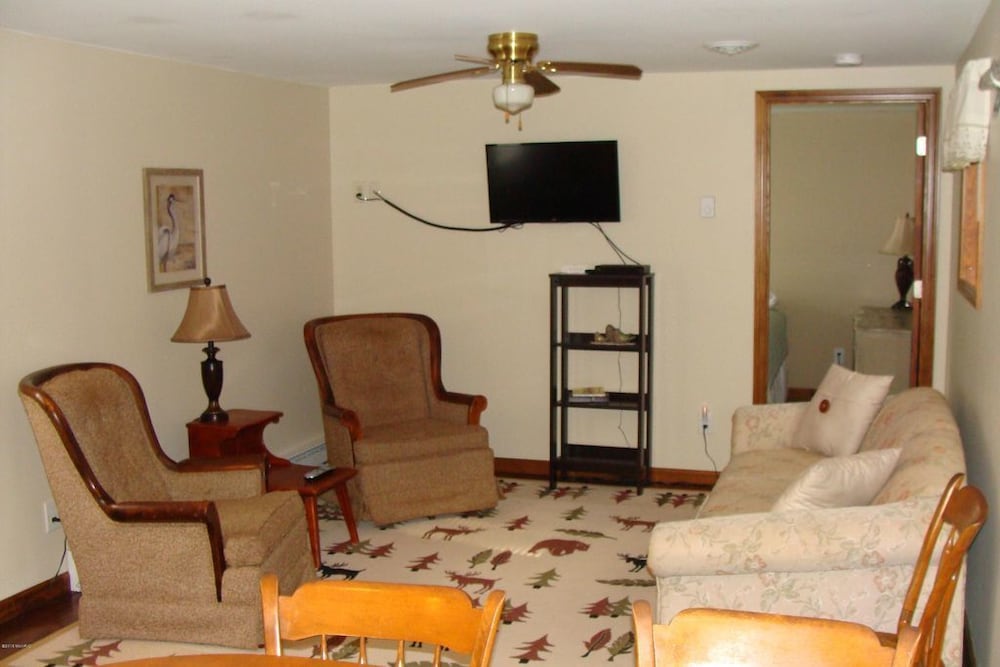 Coldwater Vacations - On Pointe Lakefront Resort - Property Image 3