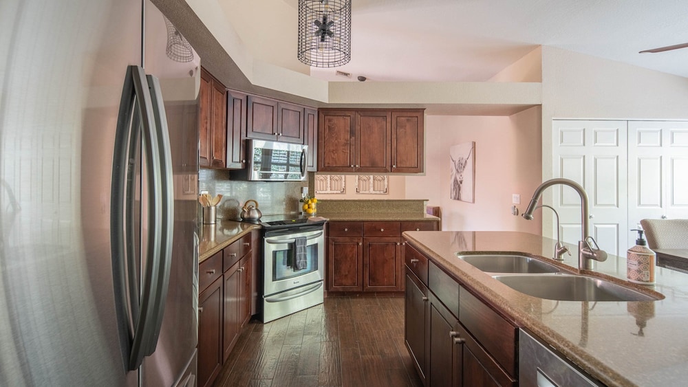 Scottsdale Gem W/pool in Private and Serene Yard!