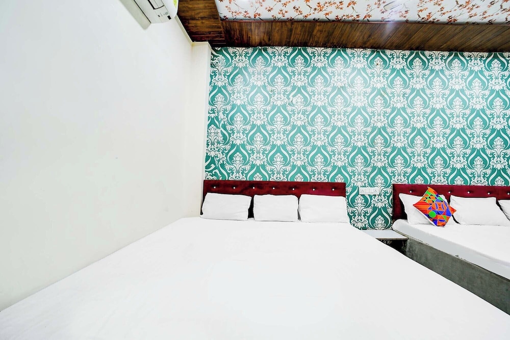 Fabhotel Mahak Palace