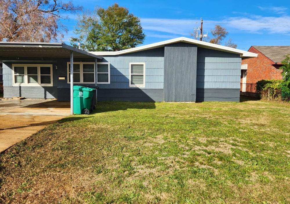 Retro 1BR Near Downtown Quiet Comfy Stay