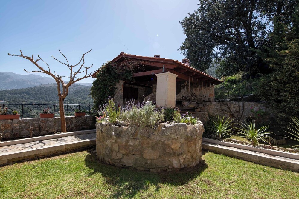 Geroulios Kastro Villas
