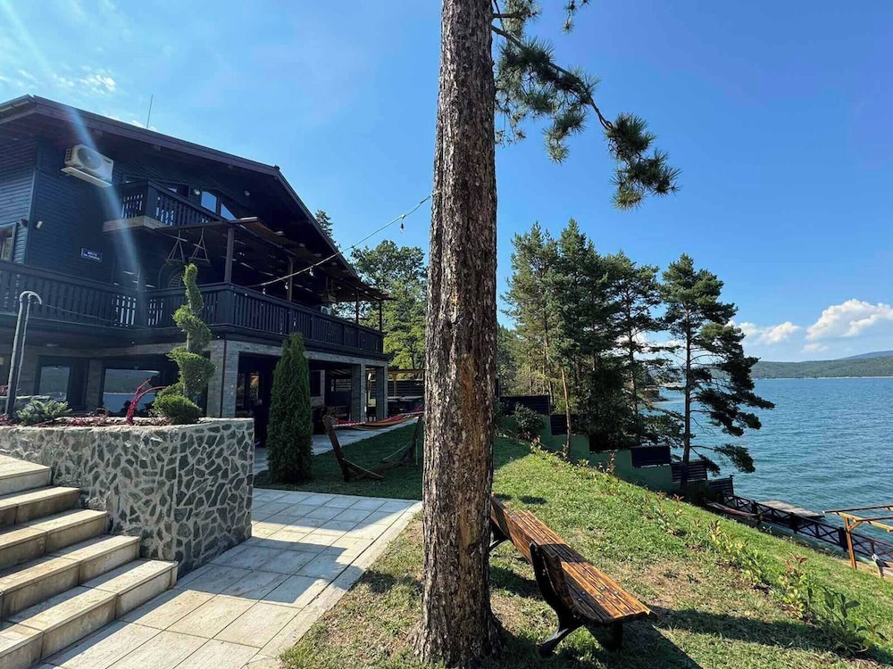 Villa Iskar Lake Residence