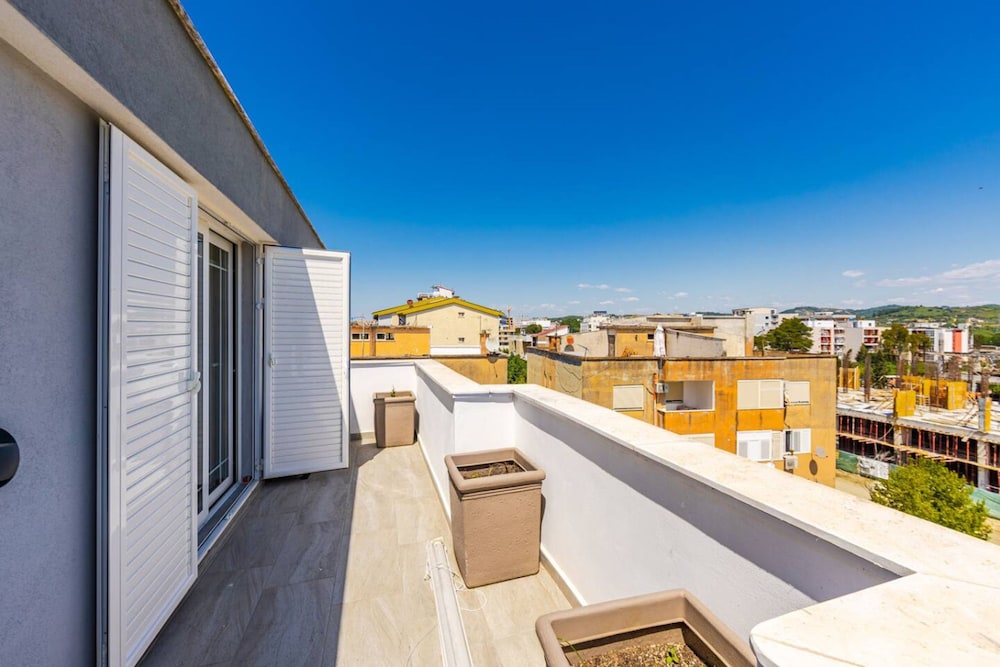 Rooftop Apartment With Private Pool