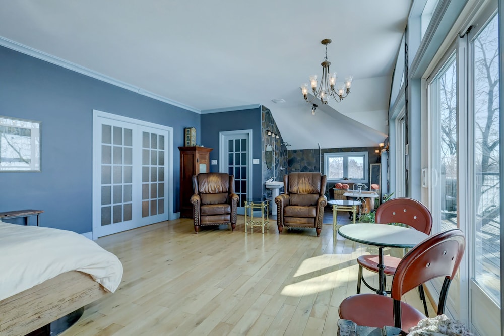 Chalet Chaleureux Sur Le Bord De L'eau Naviguable view 3