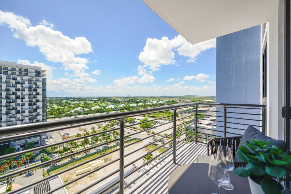 Downtown Doral Condo w-Free Parking