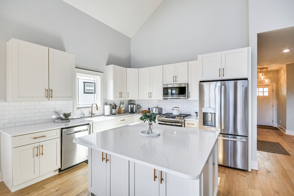 Newly Built Home w/ Mtn Views in Black Mountain!