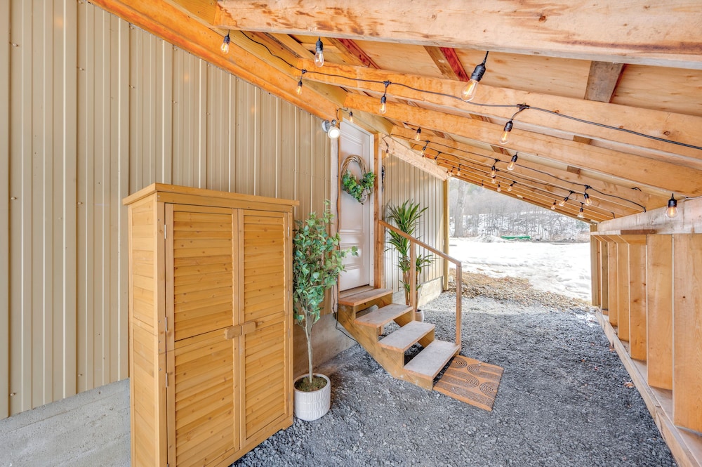 Hike, Fish & Boat: Waterfront Cabin in Ryegate!