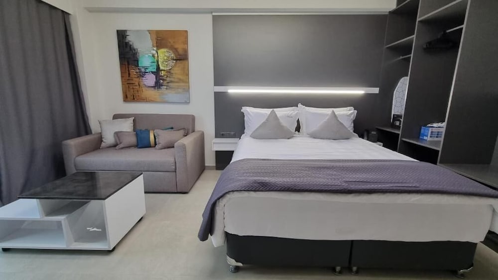 LUXSUITES