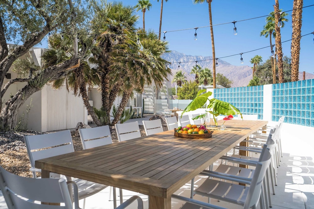 The Monkey Tree Hotel Buyout by Avantstay Entire Hotel Buyout! Funky Rooms w/ Modern Amenities!