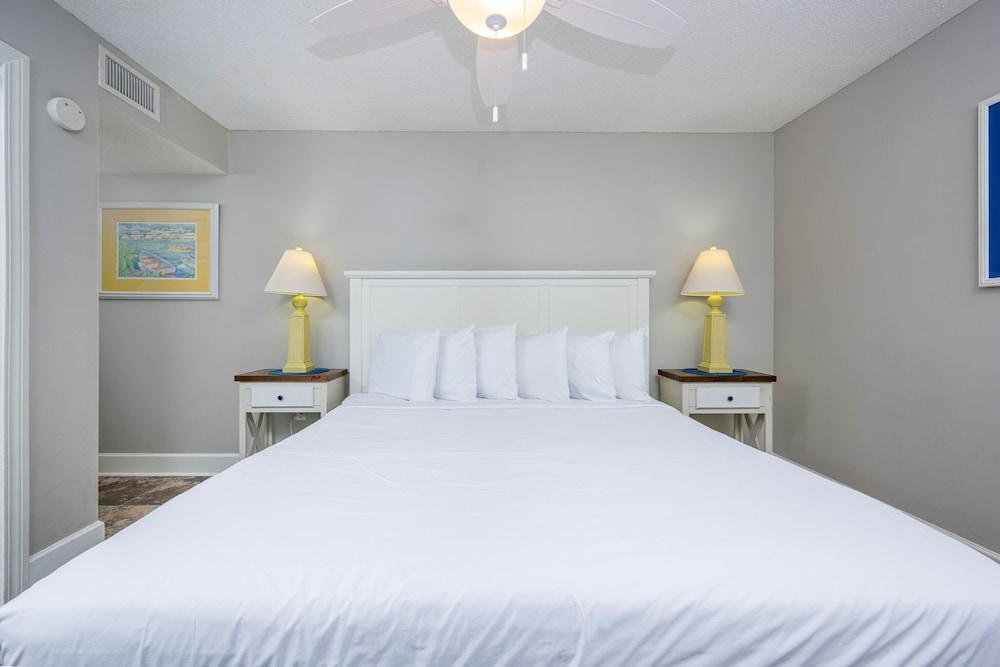 Island Winds West 380 3 Bedroom Condo