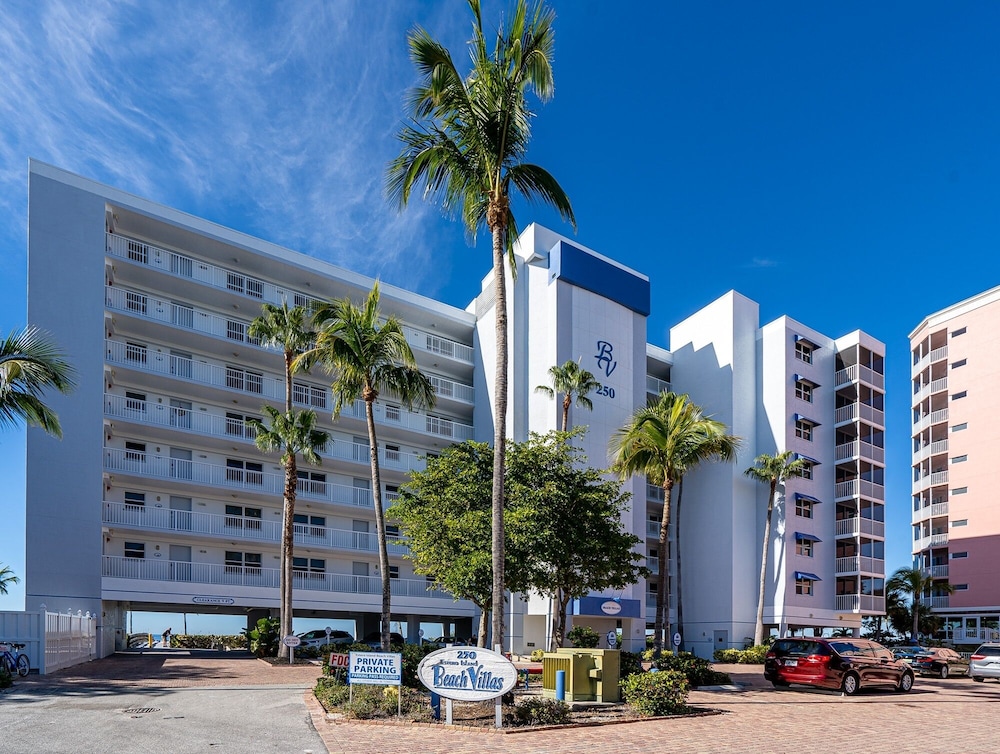 Spectacular Gulf Front Corner Unit 2 Bedroom Condo by RedAwning view 4