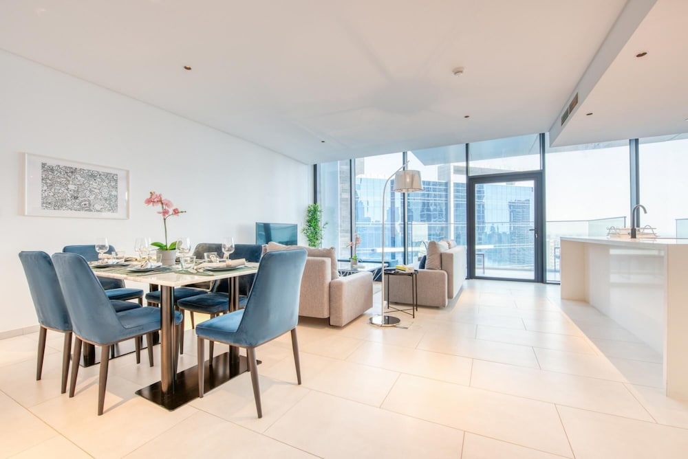 Smart and Contemporary Apt With Burj Khalifa View