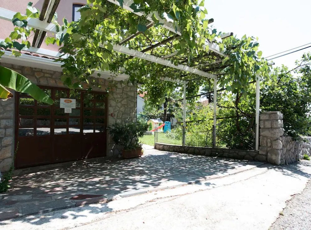 Green Garden Oasis