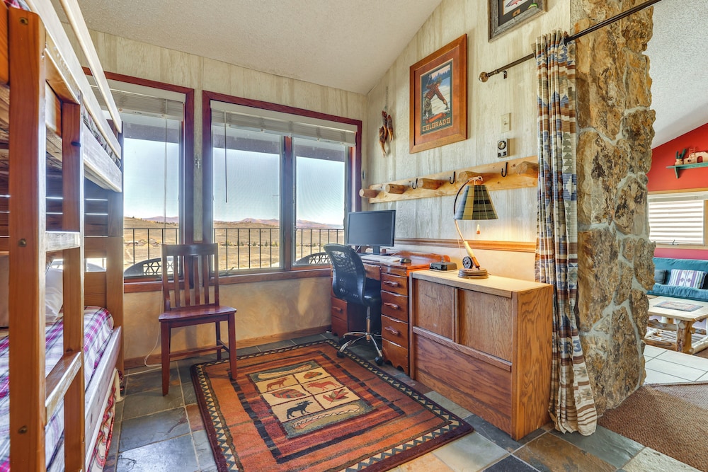 Walk to Ski Lift & Hiking: Granby Ranch Condo!