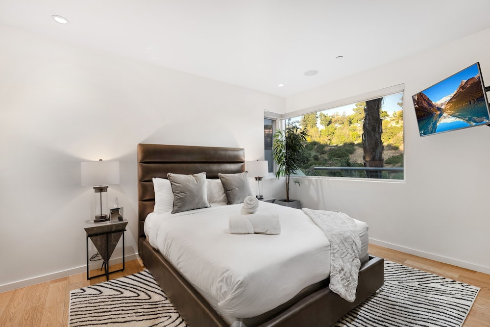 Celebrity Chich - Image 2