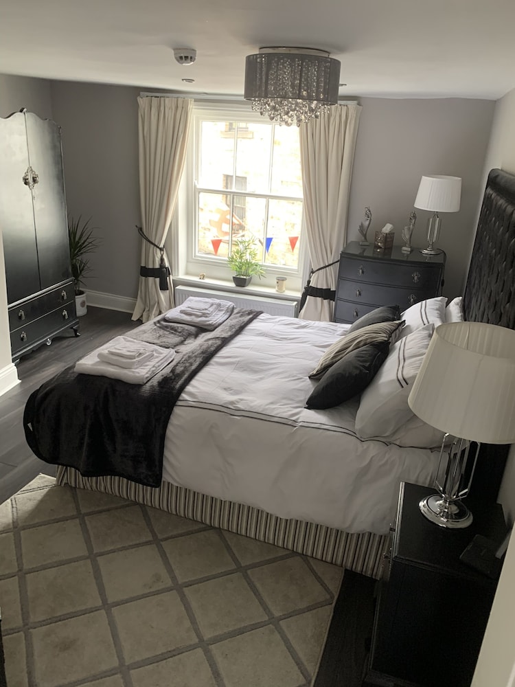 Impeccable 1-bed Apartment in the Heart of Hexham view 3
